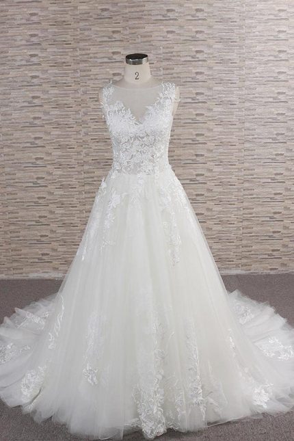 Sweetheart Applqiues Lace Tulle Wedding Dress in Long A-Line Style