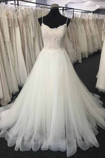 Sweetheart Lace Tulle Wedding Dress in Long A-Line Style