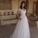 Sweetheart Off-the-Shoulder Appliques Lace Tulle Wedding Dress With Pockets in Long A-Line Style