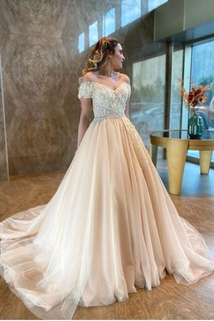 Sweetheart Off-the-Shoulder Backless Tulle Appliques Lace Wedding Dress in Long A-Line Style