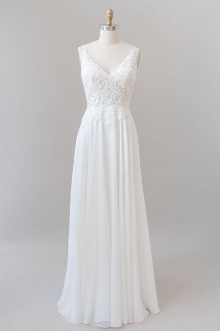 Sweetheart Spaghetti Strap Appliques Chiffon Wedding Dress in Long A-Line Style