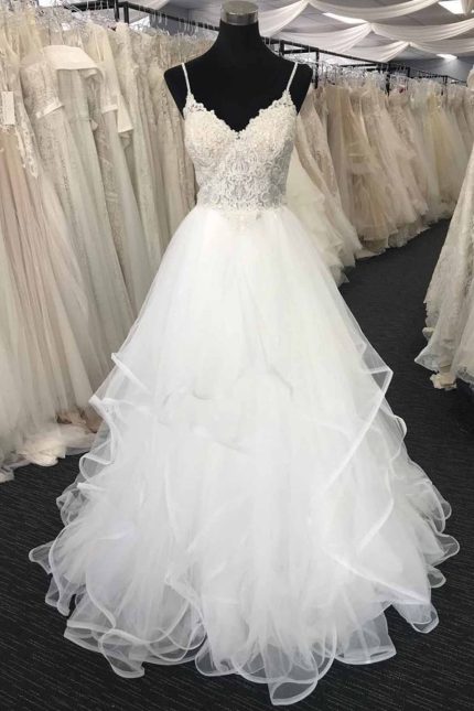 Sweetheart Spaghetti Straps Lace Tulle Wedding Dress in Long A-Line Style