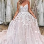 Sweetheart Tulle Lace Applique Wedding Dress in Long A-Line Style