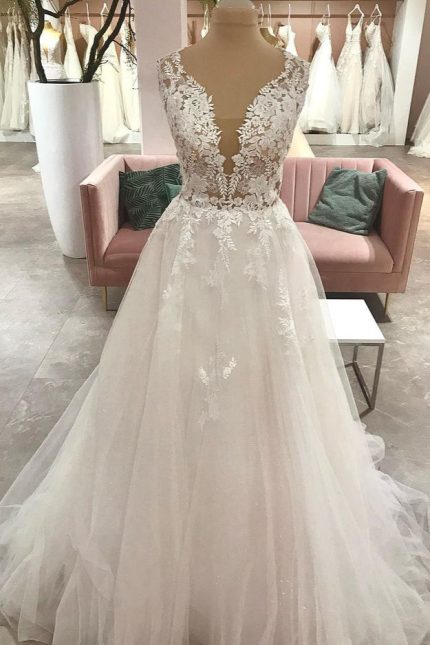 Sweetheart Tulle Wedding Dress With Appliques Lace in Long A-Line Style