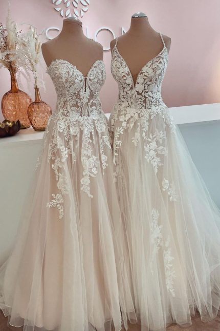 Tulle Lace Appliques Backless Wedding Dress in Long A-Line Style