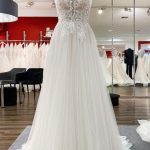 Tulle Open Back Halter Sleeveless Lace Wedding Dresses in Long A-Line Style