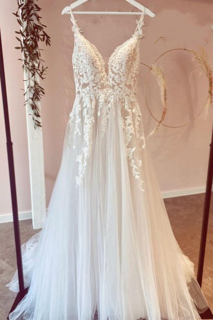 Tulle Sweetheart Appliques Lace Wedding Dress in Long A-Line Style