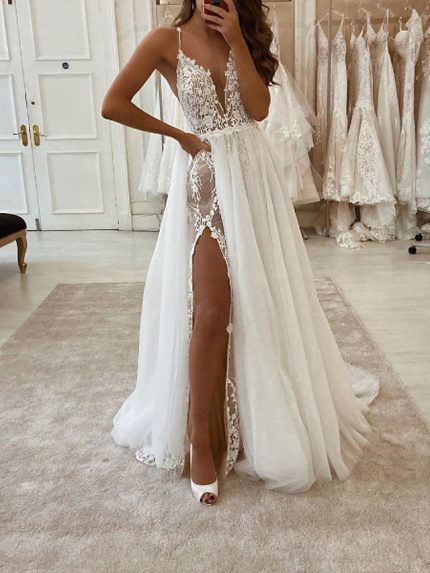 Spaghetti Strap Tulle Wedding Dresses with Slit and V Neck in Long A-Line Style
