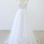 Sweetheart Ruffle Applqiues Tulle Backless Wedding Dress with V Neck in Long A-Line Style