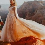 A-Line V-Neck Tulle Lace Wedding Dress with Delicate Lace Appliques