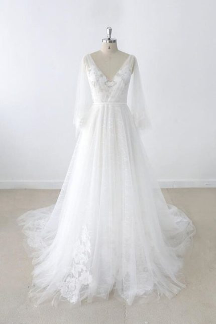 V-Neck Tulle Appliques Wedding Dress with Long Sleeves