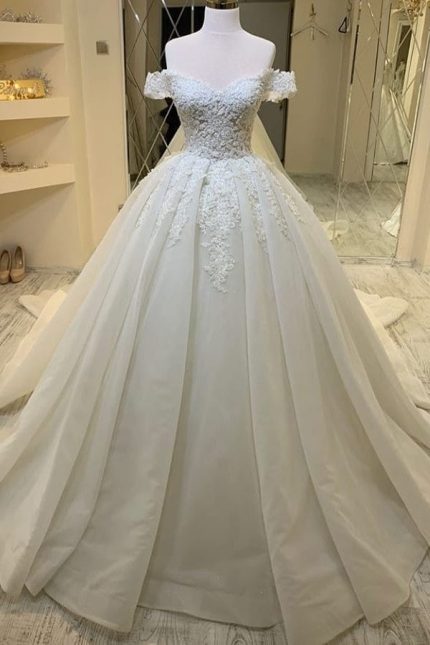 Princess Bridal Gowns with Luxurious Appliques A-Line Ball Gowns Off-the-Shoulder