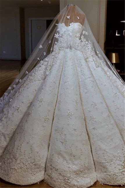 Lace Appliques Beading Sleeveless Ball Gown Wedding Dress with Luxurious Strapless