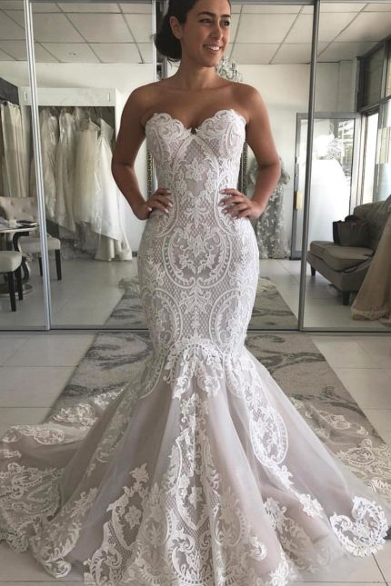 Romantic Sweetheart Long Train Tulle Applique Mermaid Wedding Dress