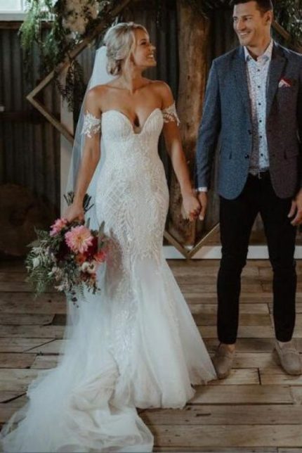 Tulle Bohemian Dress Off the Shoulder Mermaid Wedding Dress with Lace Beading