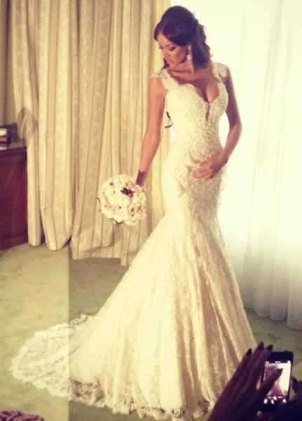 Shimmering Lace Mermaid Bridal Gowns Modern V-Neck Wedding Dress