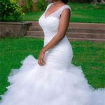 Sleeveless Court Train Bridal Gown Modern V-Neck Wedding Dresses with Beading