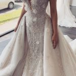 New Arrival: Modern V-Neck Sleeveless Lace Overskirt Bridal Gowns for Wedding