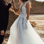 Sleeveless Wedding Reception Dress with Tulle Lace Appliques Modern V-Neck