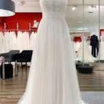 Backless Wedding Dresses in Halter Tulle Lace Modest Long A-Line