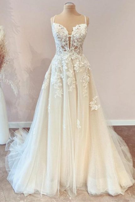 Modest Long A-Line Tulle Wedding Dress with Appliques Lace and Spaghetti Straps