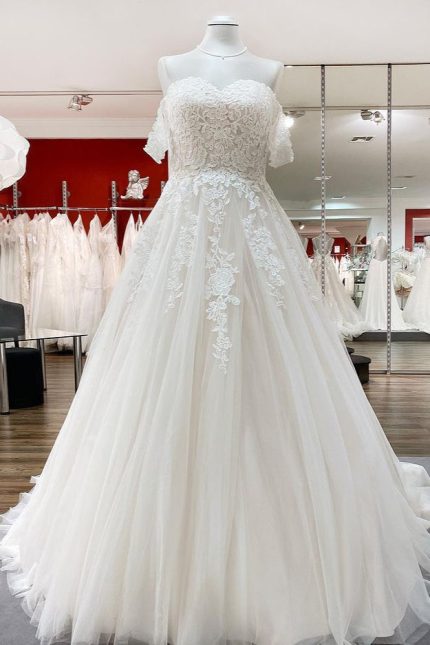Modest Off-The-Shoulder Tulle Lace Princess Wedding Dress