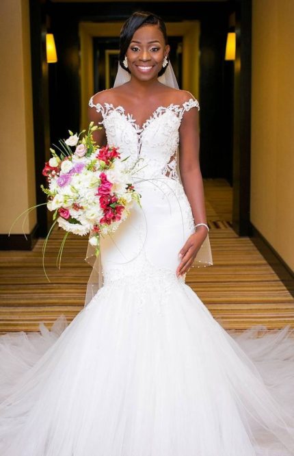 Sleeveless V-Neck Mermaid Wedding Dress with Lace