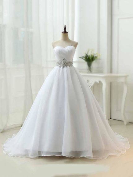 Sweetheart Lace-Up Wedding Dresses with Ruffled Details perfect for Plus Size Brides