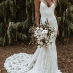 V-neck Straps Sleeveless Mermaid Wedding Dress with Sweep Fishtail Lace