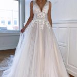 Sleeveless Organza Lace Open Back V Neck Princess Wedding Dress