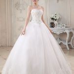 Ivory Ball Gown Princess Wedding Dress with Strapless Sweetheart Neck Lace Beaded Pleats and Wedding Gown