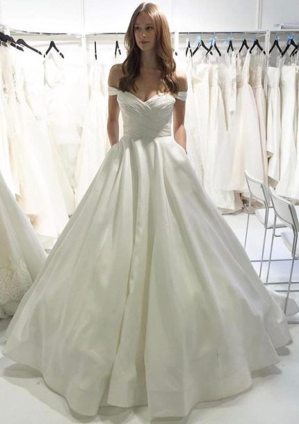 Princess Wedding Dress in Long Lace Tulle with Off Shoulder Short Sleeves and Button Accents