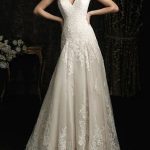 Wedding Dress Lace V Neck Sleeveless Floor Length Backless Tulle Bridal Gowns With Train Simple and Alluring
