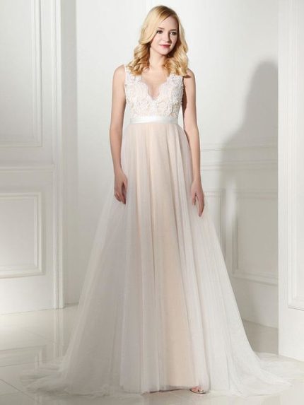 Pearls A-Line Bridal Gowns with Jewel Neckline and Sleeveless Design in Tulle Fabric