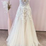 Long A-Line Spaghetti Straps Appliques Lace Tulle Wedding Dress Stunning