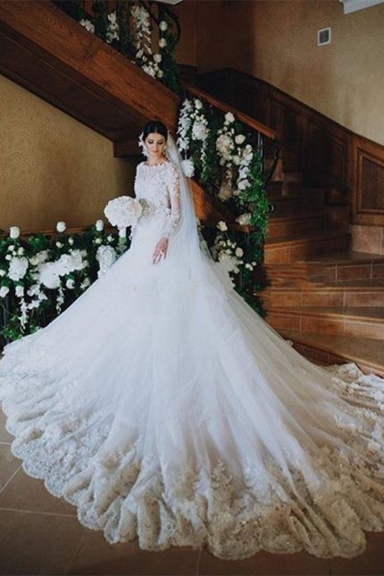 Royal Wedding Dresses Vintage Long Appliques Sleeved Arabic Bridal Gowns Stunning