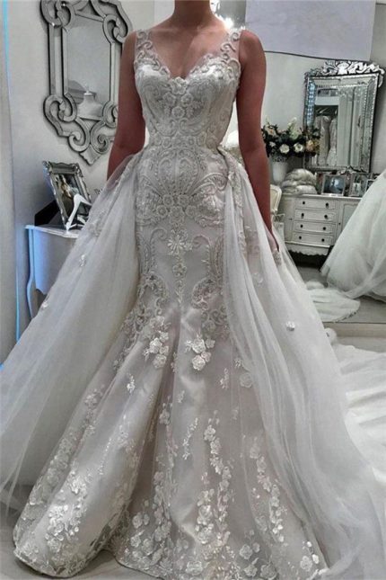 V Neck Sleeveless Ruffled Lace Appliques Wedding Bridal Gowns Stunning