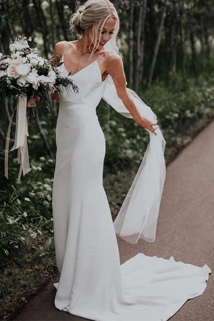 White Beach Column Beach Court Train Wedding Dress Summer