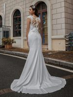 Jewel Neck Sleeveless Natural Waist Buttons with Train Bridal Dresses Classic Elegance - Image 2