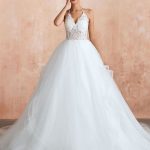 Exquisite Ball Gown Halter Sleeveless Lace Tulle Bridal Dress with Train