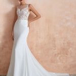 Beautiful Mermaid Sleeveless Lace Appliqued Beach Bridal Gown with Train