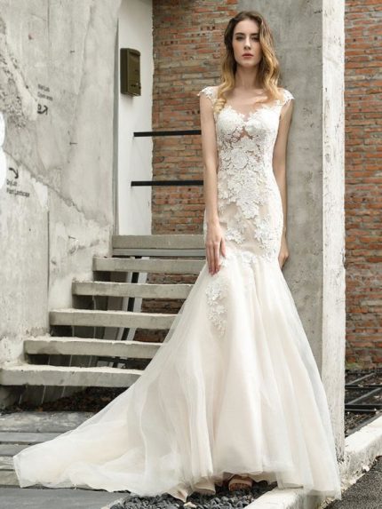 Beautiful Jewel Neck Sleeveless Natural Waist Lace Mermaid Bridal Dress with Train