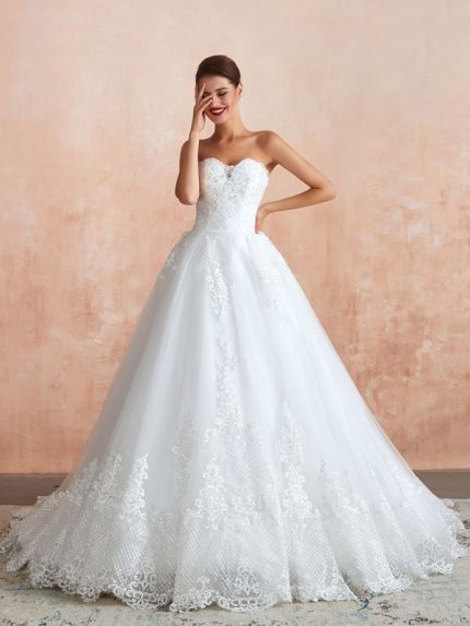 Exquisite Princess Silhouette Sweetheart Neck Sleeveless Natural Waist Bridal Gown with Train