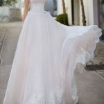 Charming Sweetheart Neck Sleeveless Floor Length Lace Bridal Gown with Train