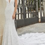 Vintage Mermaid Dress Sleeveless Lace V-Neck Long Bridal Gown with Train
