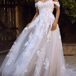 Charming A-Line Off-The-Shoulder Short Sleeve Lace Flora Appliqued Tulle Bridal Gown with Train