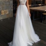 Vintage Illusion Neck Short Sleeve Floor Length Lace Soft Tulle Beach Bridal Gown for Boho Wedding