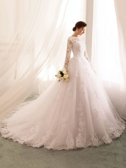 Graceful Princess Silhouette Bateau Neck Long Sleeve Natural Waist Lace Tulle Bridal Gown