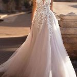 Gorgeous Tulle Deep V-Neck A-Line Sleeveless Multilayer Tulle Lace Applique Classic Bridal Gown with Train