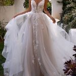 Enchanting A-Line V Neck Lace Applique Sleeveless Bridal Gown with Train
